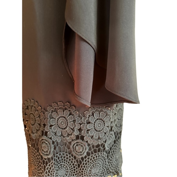 Tahari Navy Blue Shift Dress With A Lace Flower Hem & Split Bell Sleeve Size 4 - Picture 8 of 11